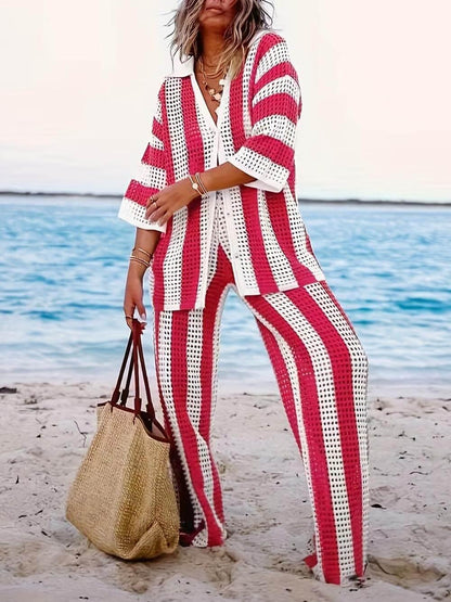 Conjunto de camisa holgada de rayas con cuello en V y calados y pantalón de pierna ancha