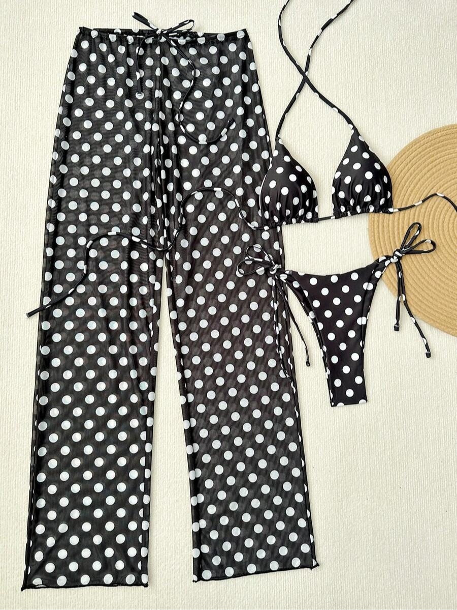 Bikini de triángulo azul claro de lunares con pantalón de playa