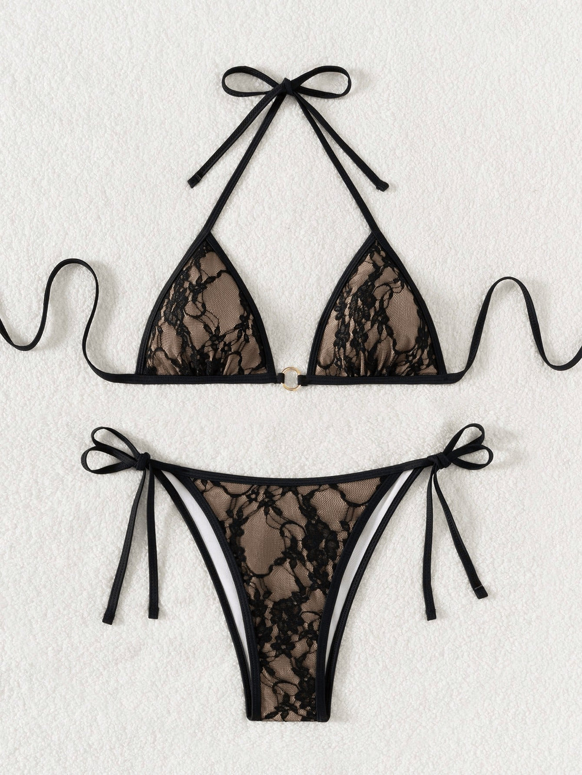 Bikini de triángulo de encaje con tiras y espalda descubierta