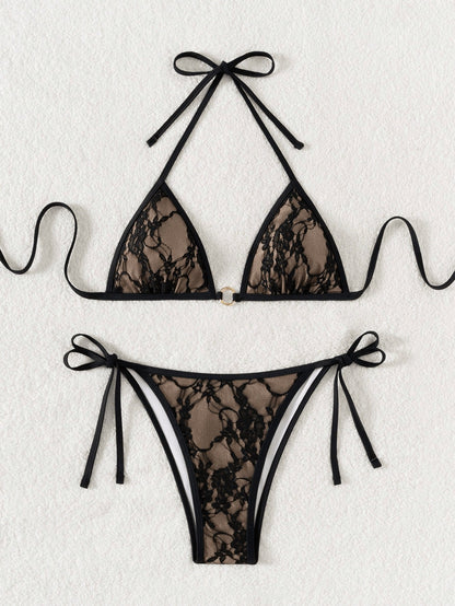 Bikini de triángulo de encaje con tiras y espalda descubierta