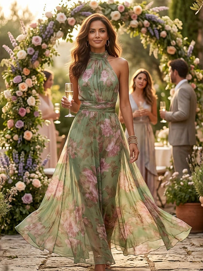 Vestido largo de gasa verde con flores y cuello halter