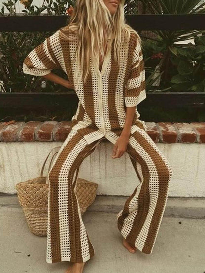 Conjunto de camisa holgada de rayas con cuello en V y calados y pantalón de pierna ancha