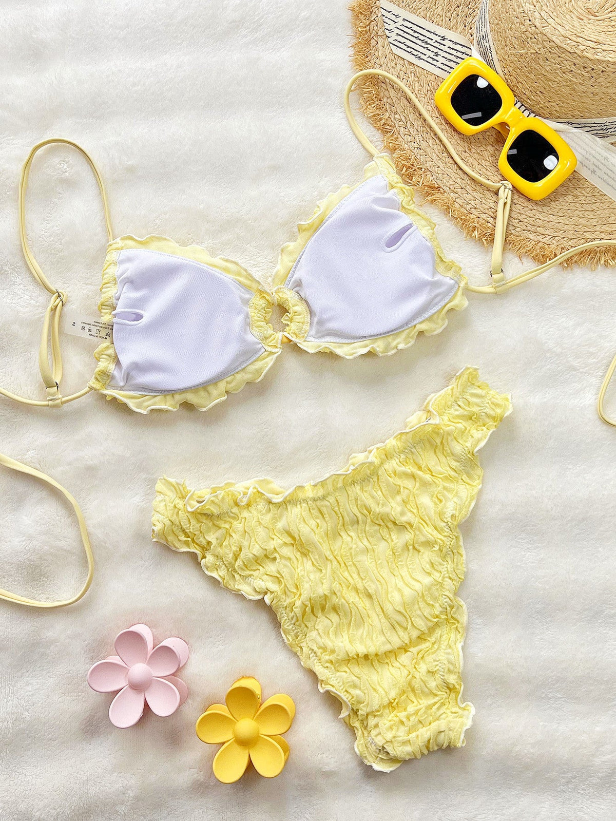Bikini minimalista de encaje para la playa