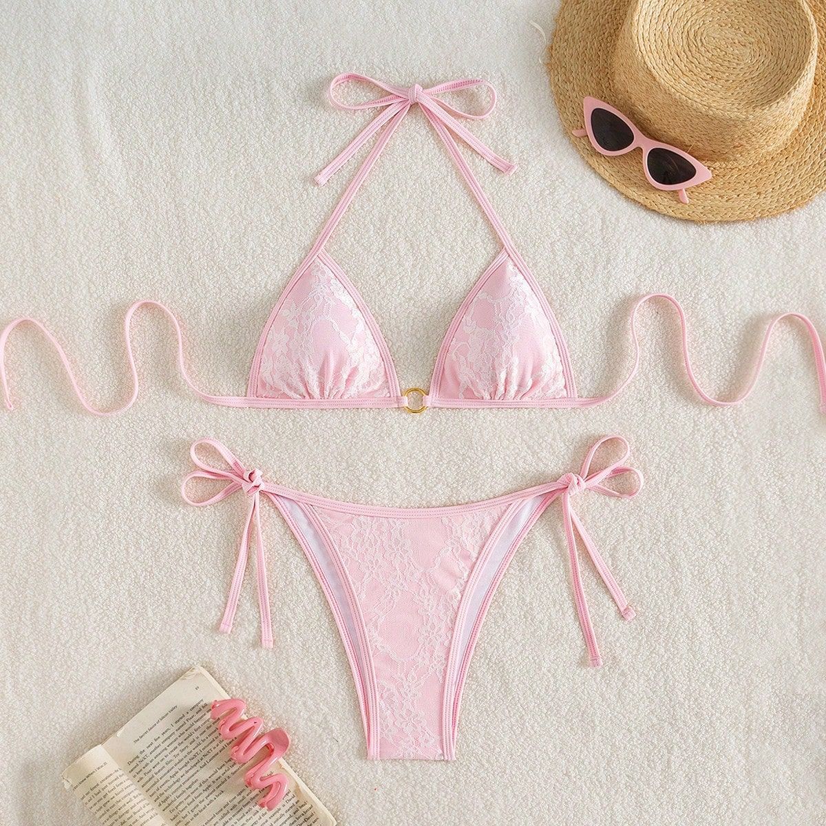 Bikini de triángulo de encaje con tiras y espalda descubierta