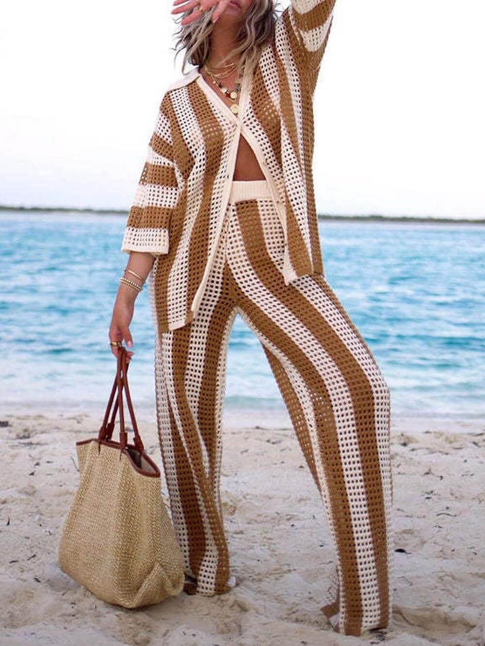 Conjunto de camisa holgada de rayas con cuello en V y calados y pantalón de pierna ancha