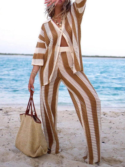 Conjunto de camisa holgada de rayas con cuello en V y calados y pantalón de pierna ancha