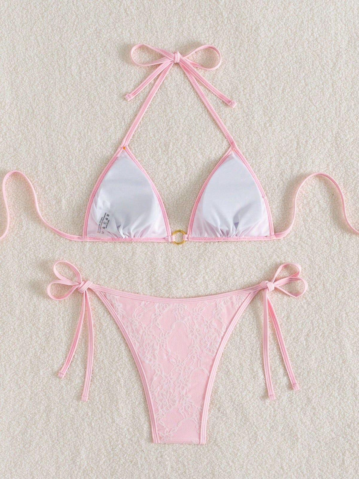 Bikini de triángulo de encaje con tiras y espalda descubierta