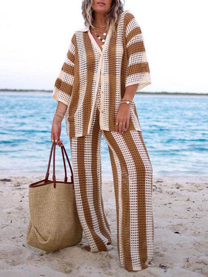 Conjunto de camisa holgada de rayas con cuello en V y calados y pantalón de pierna ancha