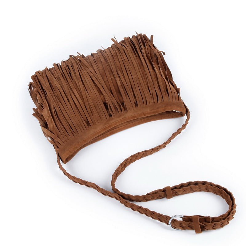 Bolso bandolera de hombro con flecos y acabado esmerilado
