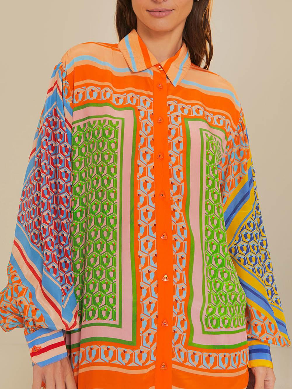 Camisa holgada con botones, manga abullonada y estampado colorido