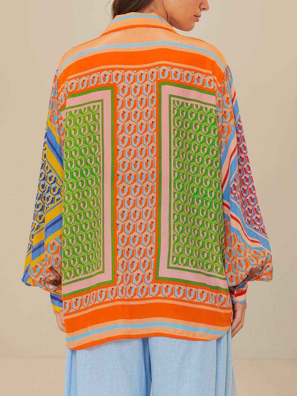 Camisa holgada con botones, manga abullonada y estampado colorido