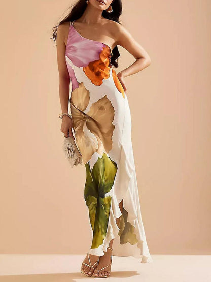Elegante vestido largo de un solo hombro con estampado floral
