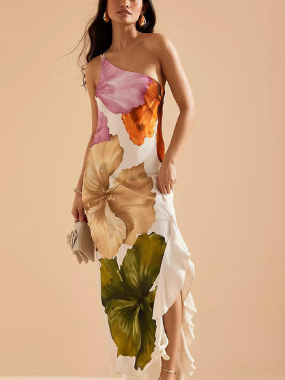 Elegante vestido largo de un solo hombro con estampado floral
