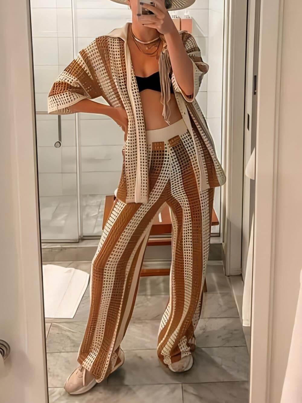 Conjunto de camisa holgada de rayas con cuello en V y calados y pantalón de pierna ancha