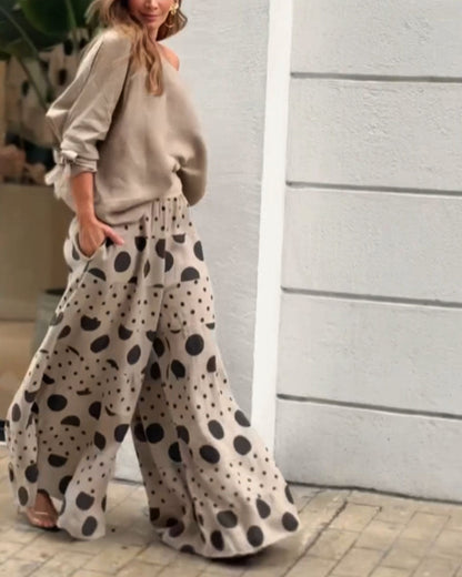 Conjunto casual de dos piezas: top de hombros y pantalón estampado