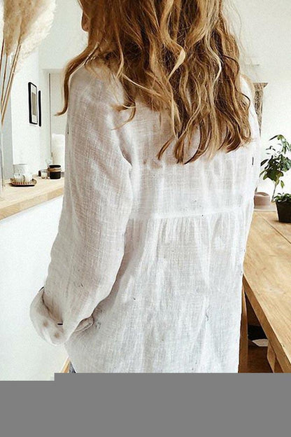 Blusa casual lisa con botones y cuello camisero