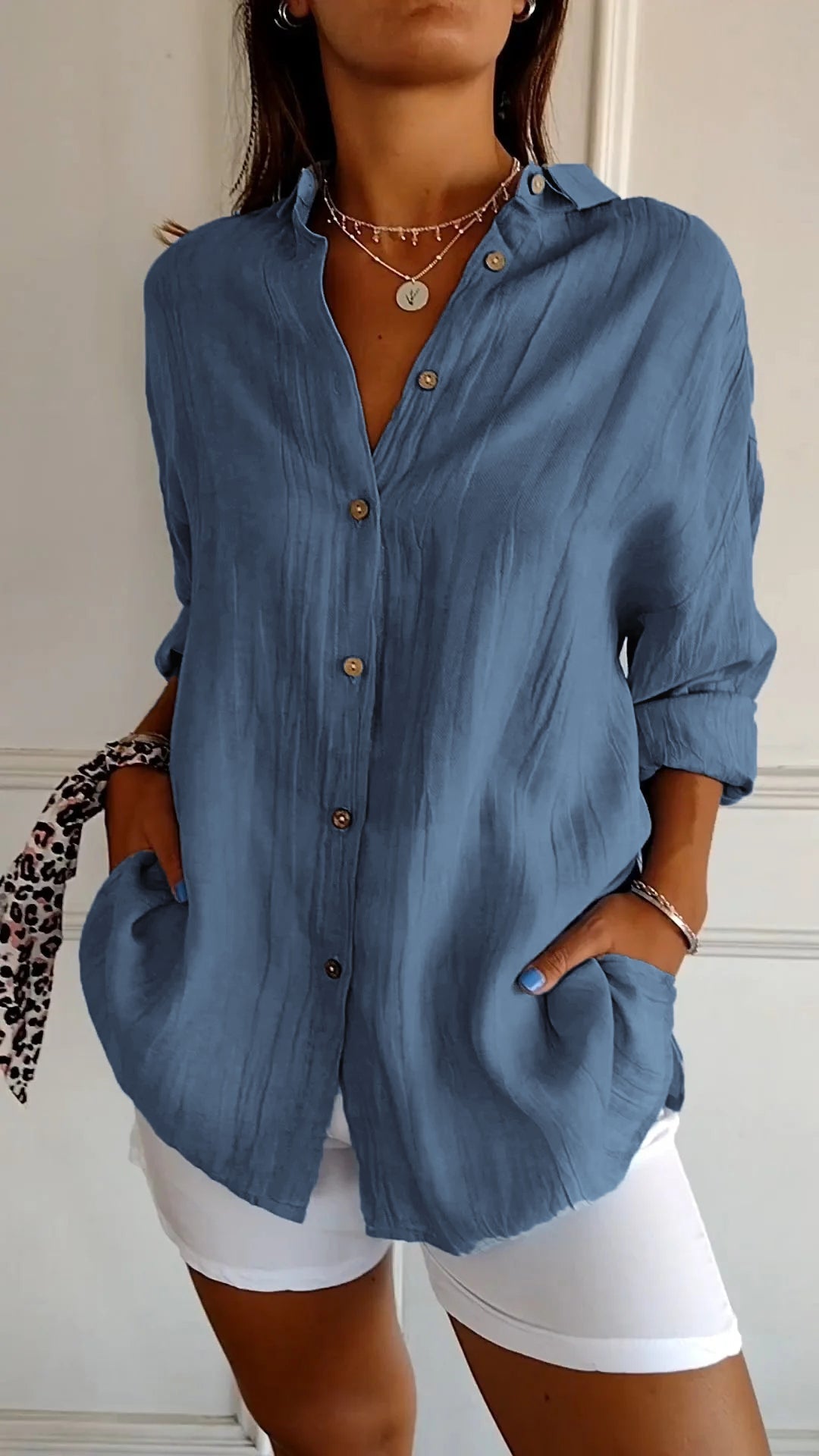 Camisa plisada con solapa y botones