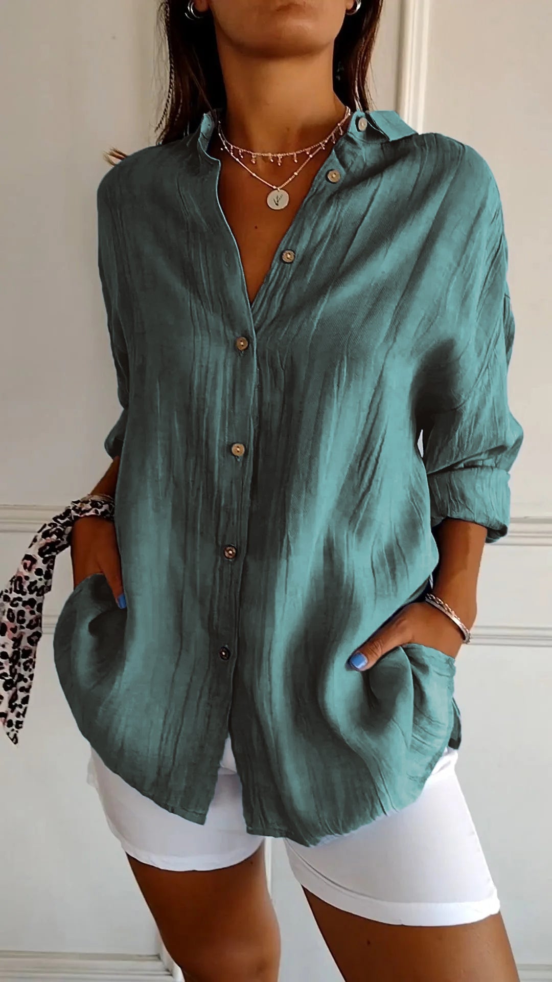 Camisa plisada con solapa y botones