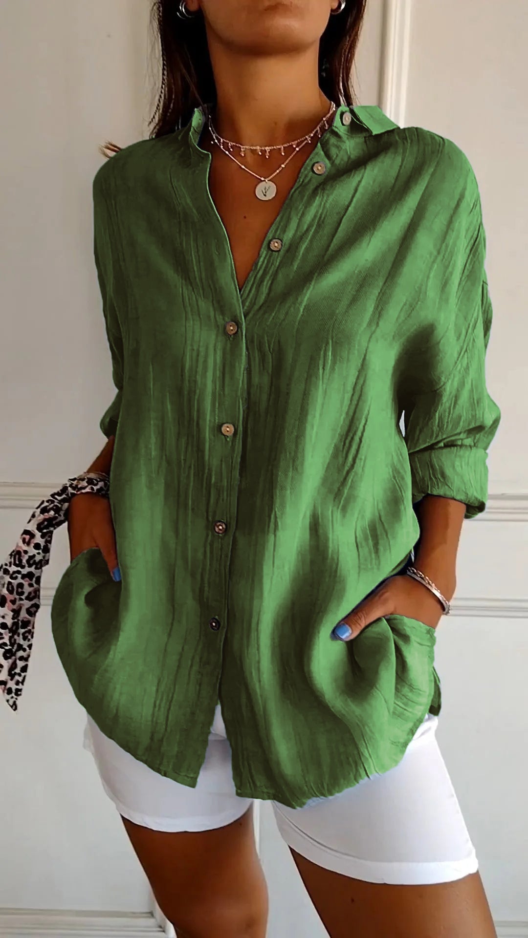 Camisa plisada con solapa y botones
