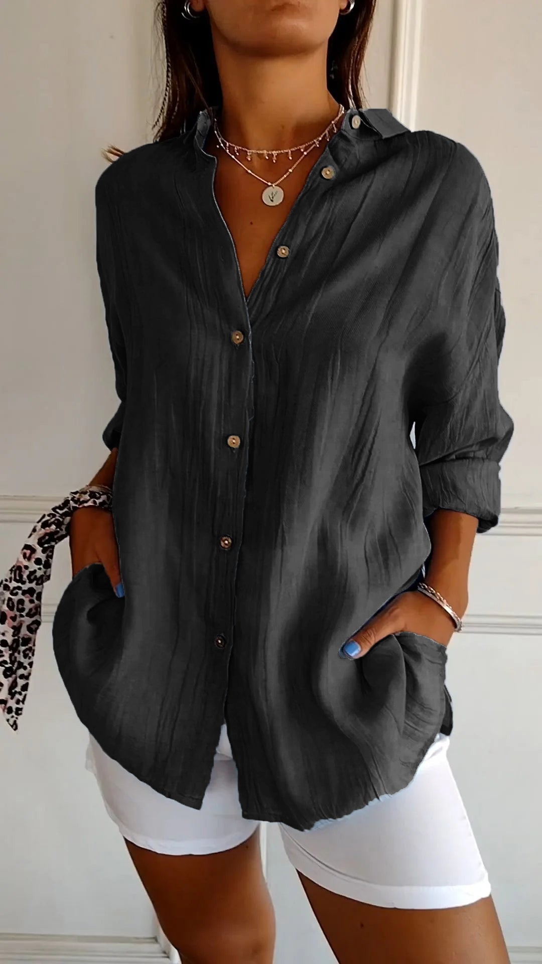 Camisa plisada con solapa y botones
