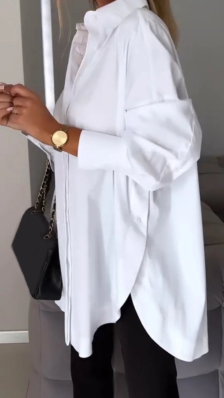Camisa blanca con solapa y aberturas