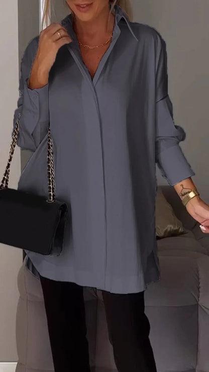 Camisa blanca con solapa y aberturas