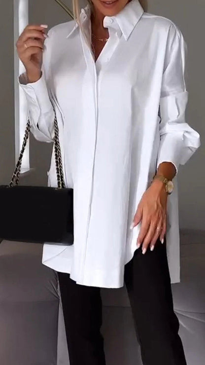 Camisa blanca con solapa y aberturas
