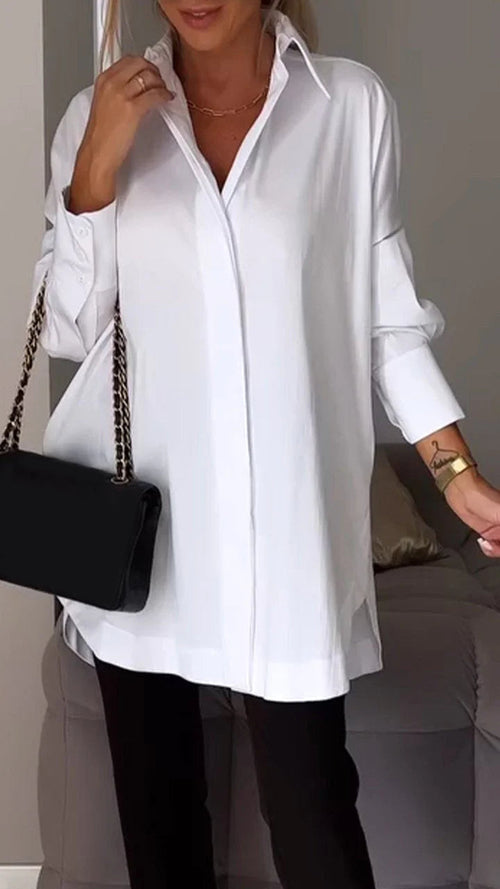 Camisa blanca con solapa y aberturas
