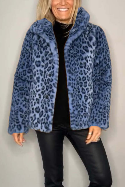 Abrigo de largo medio de pelo sintético con estampado de leopardo y solapa