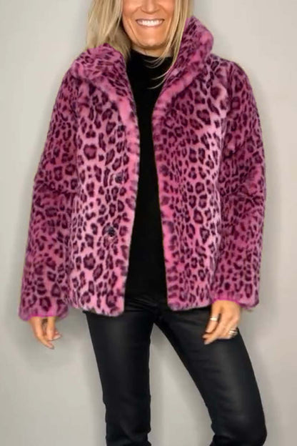 Abrigo de largo medio de pelo sintético con estampado de leopardo y solapa