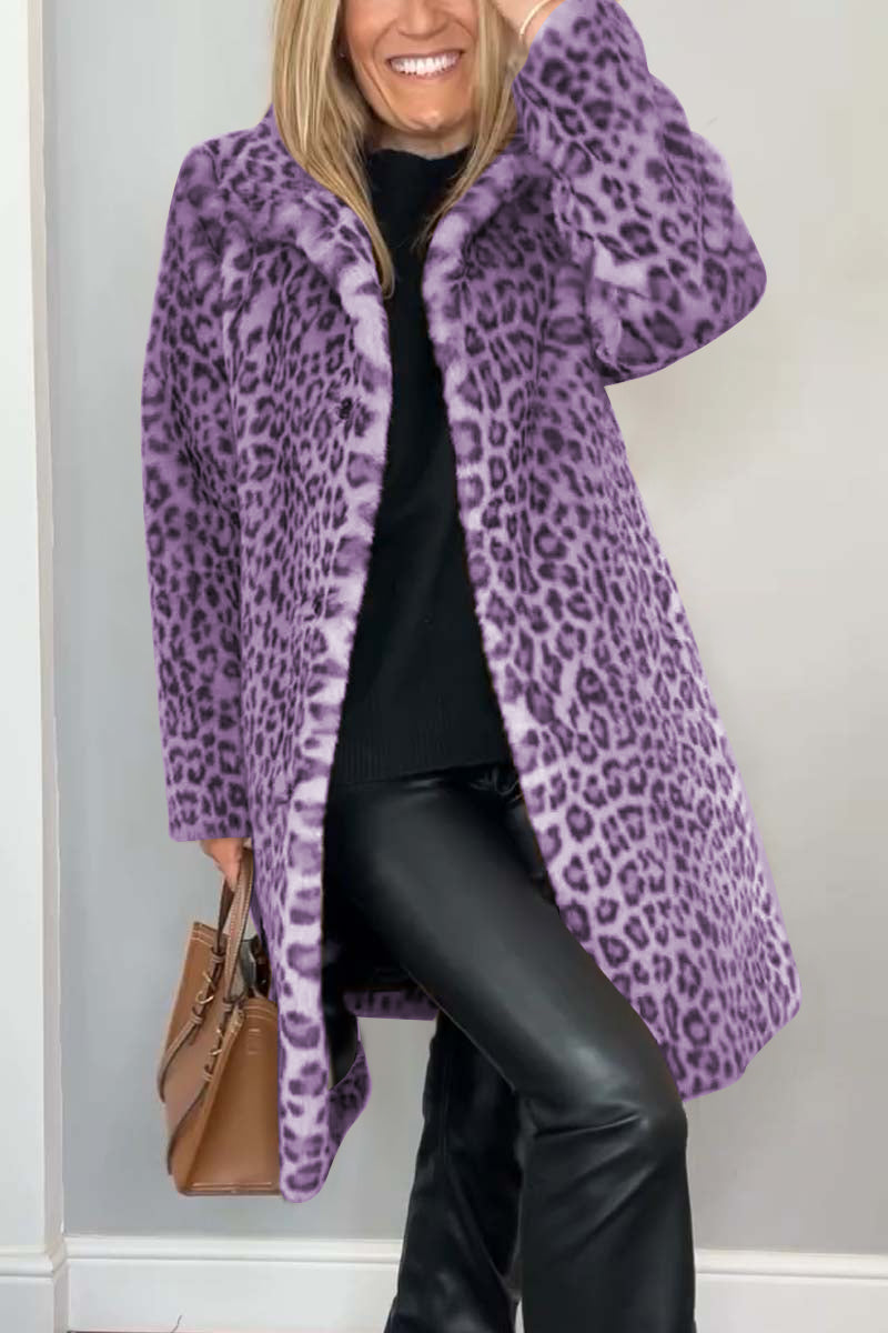 Abrigo de largo medio de pelo sintético con estampado de leopardo y solapa