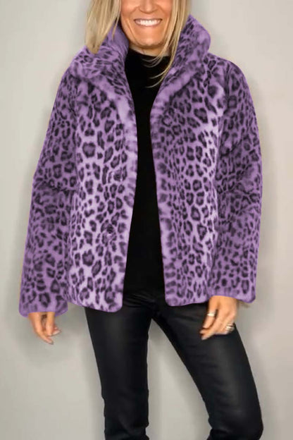 Abrigo de largo medio de pelo sintético con estampado de leopardo y solapa