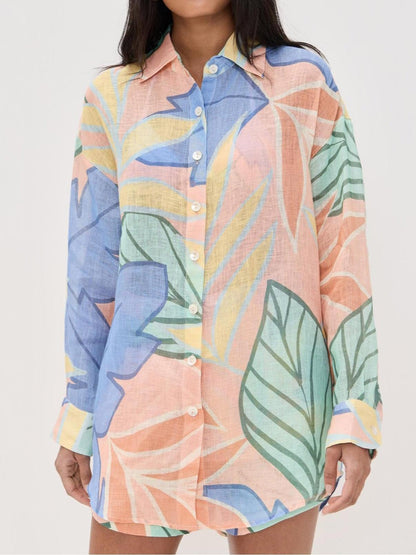 Conjunto Playa de camisa boyfriend y short con estampado de hojas tropicales