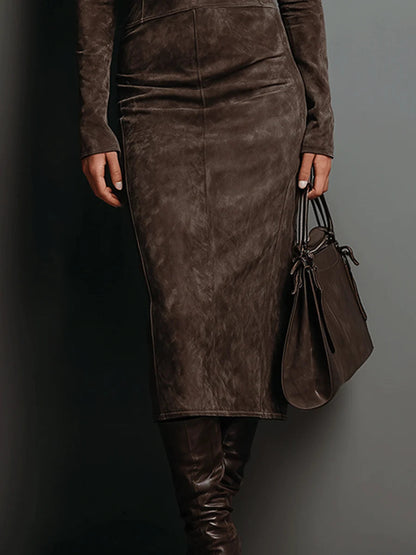 Vestido midi de antelina de cuello alto y manga larga