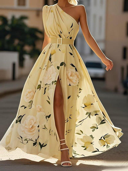 Vestido largo de gasa verde claro con flores, fruncido y de un solo hombro