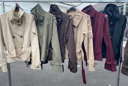 Byblos Trench | Gabardina Corta con Doble Botonadura y Cinturón