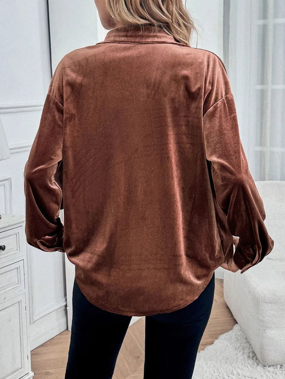 Camisa clásica de terciopelo de manga larga con cuello y botones