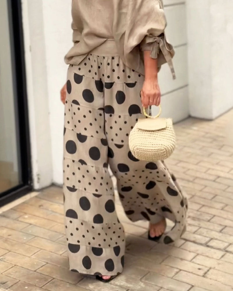 Conjunto casual de dos piezas: top de hombros y pantalón estampado