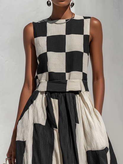 Vestido maxi sin mangas con moderno estampado de cuadros y rayas