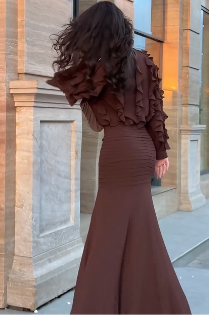 Conjunto de dos piezas marrón: blusa de manga larga con volantes y falda maxi sirena de canalé