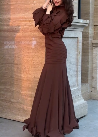 Conjunto de dos piezas marrón: blusa de manga larga con volantes y falda maxi sirena de canalé