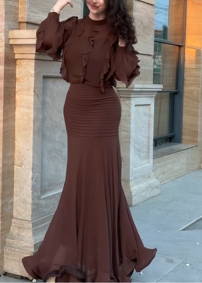 Conjunto de dos piezas marrón: blusa de manga larga con volantes y falda maxi sirena de canalé