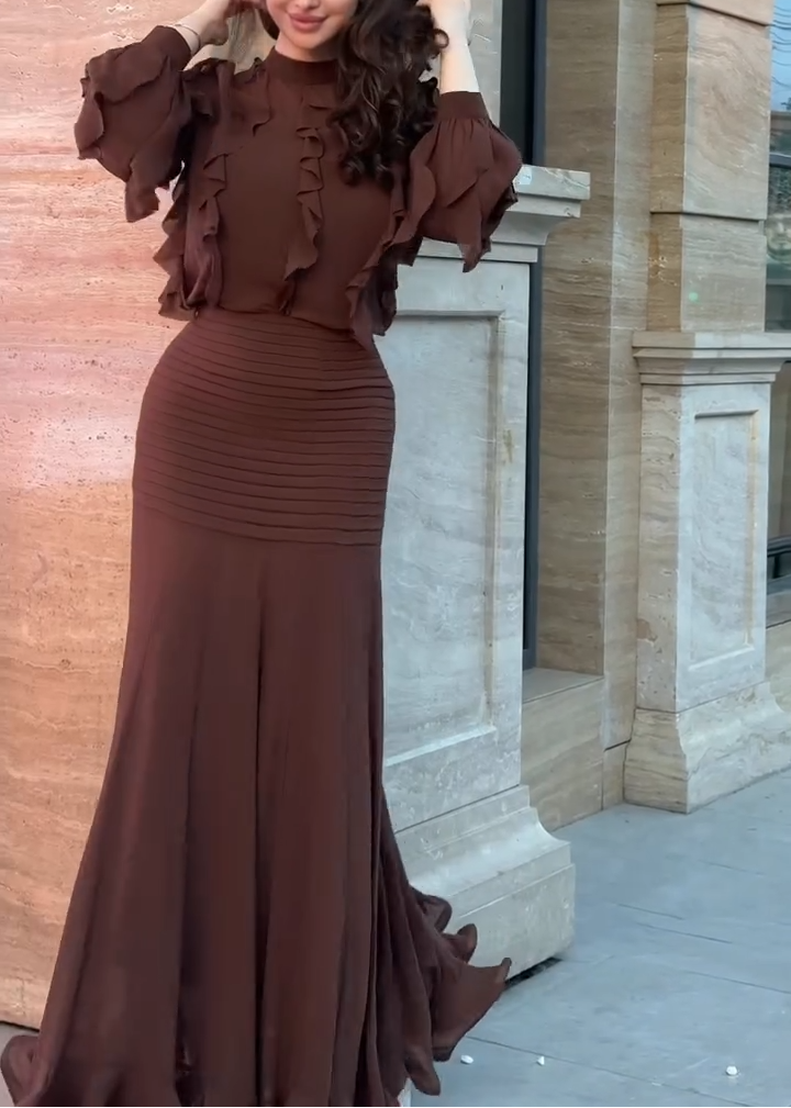 Conjunto de dos piezas marrón: blusa de manga larga con volantes y falda maxi sirena de canalé