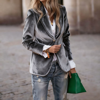 Blazer elegante de terciopelo entallado con bolsillos simulados