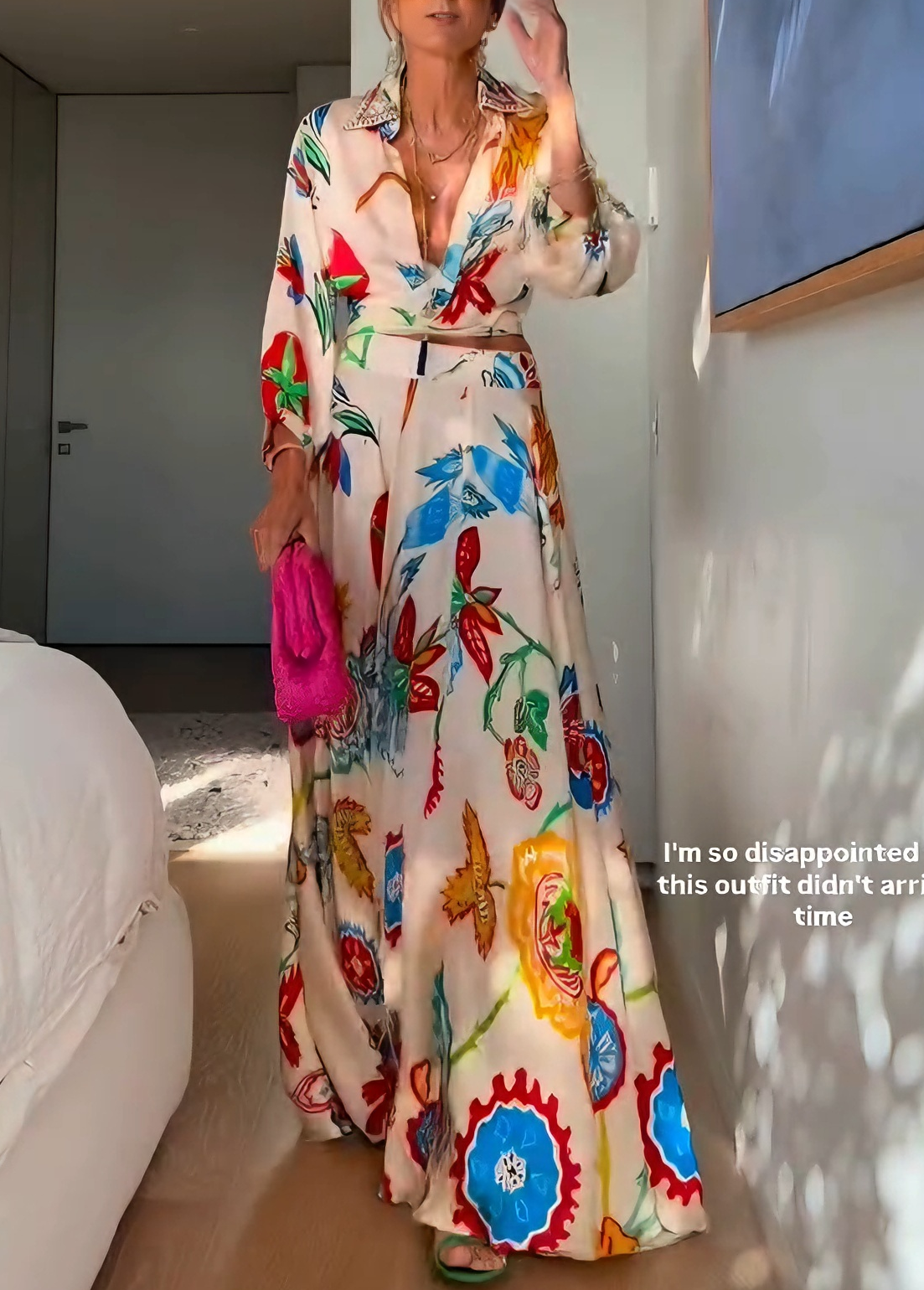 Conjunto boho de dos piezas de vacaciones: camisa anudada a la cintura y falda maxi con estampado floral tropical