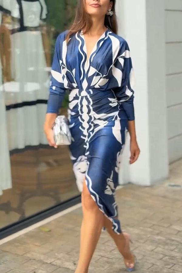 Vestido midi estampado de manga larga murciélago, fruncido y con abertura