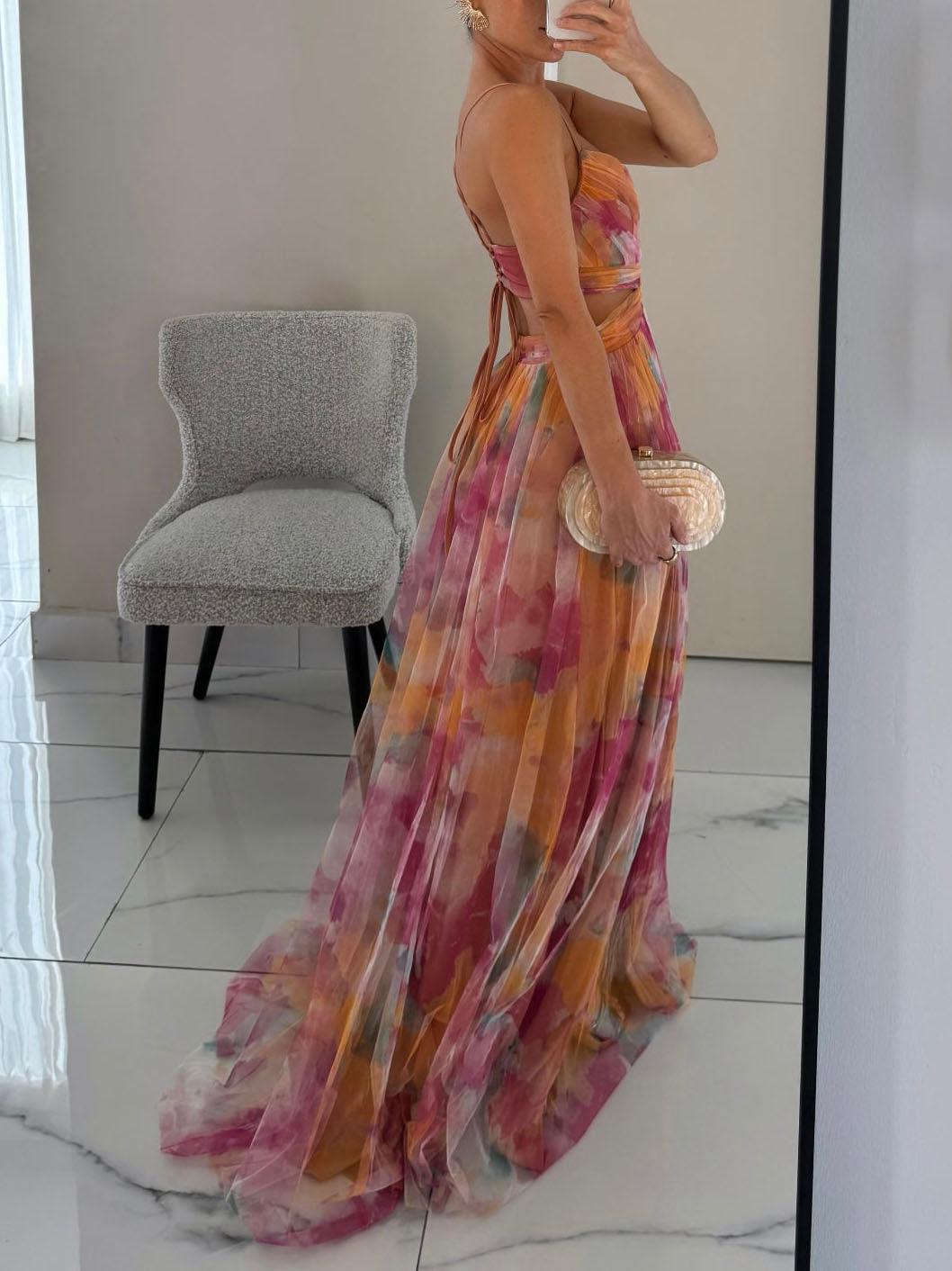 Elegante vestido largo en línea A con flores pintadas y cuello en V