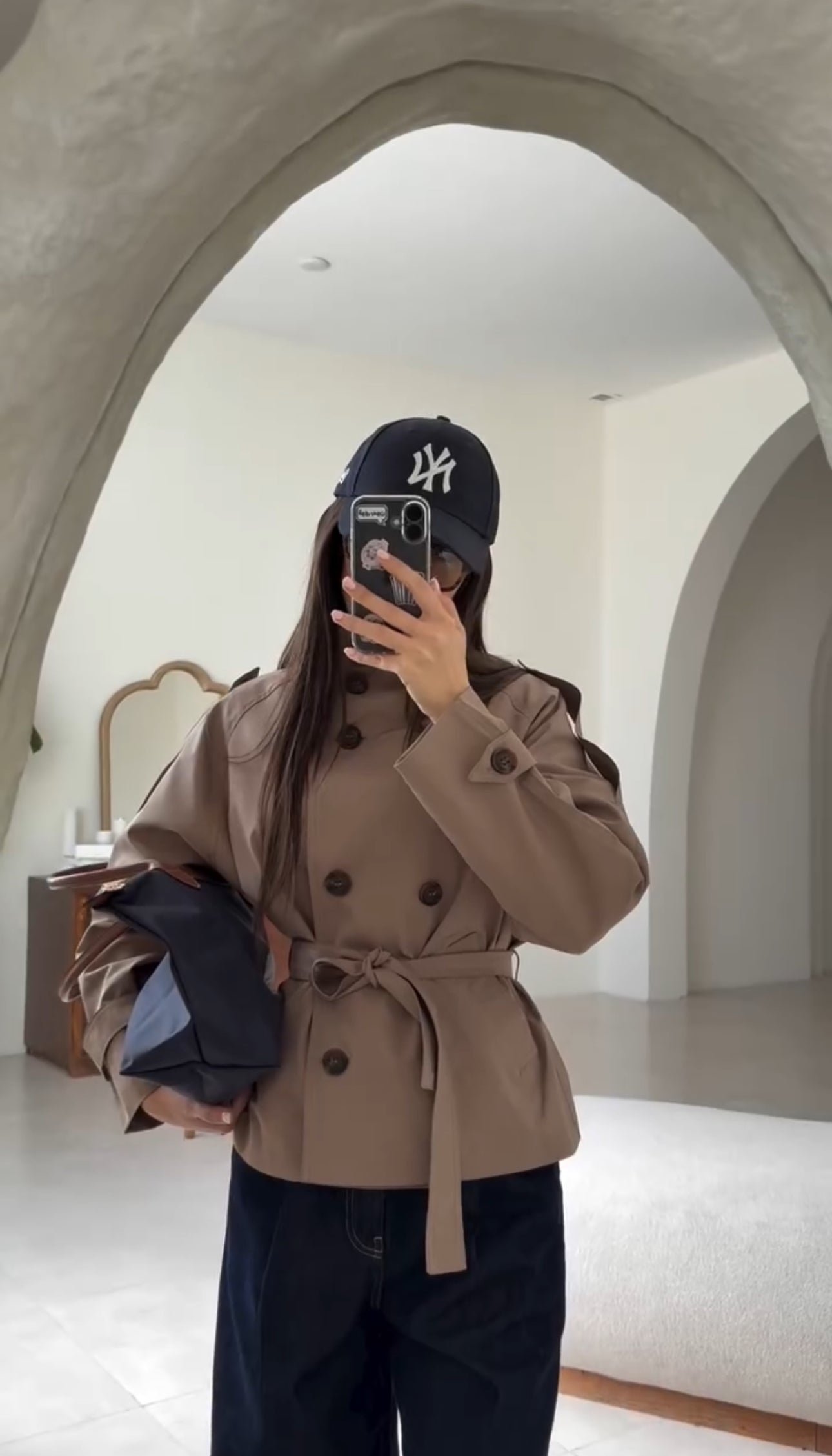 Byblos Trench | Gabardina Corta con Doble Botonadura y Cinturón