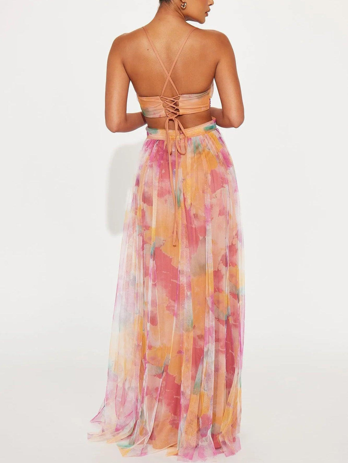 Elegante vestido largo en línea A con flores pintadas y cuello en V