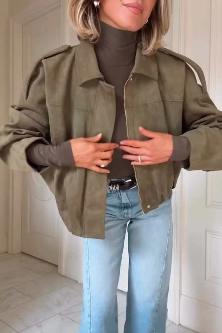 Chaqueta corta estilo aviador de ante con solapa para mujer